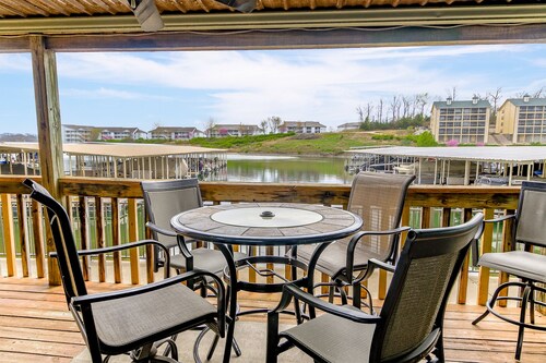 Waterfront 2BR/2BA Condo, Walk-Out Deck to Lake, Pools & Hot Tub