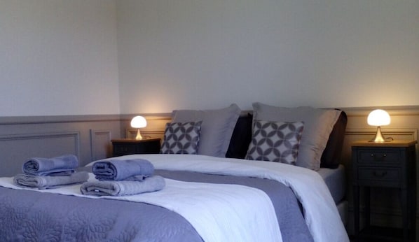 1 bedroom, bed sheets