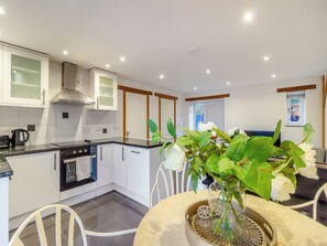 Dishwasher, high chair - Lovely ground floor cottage near Abergavenny, perfect for a break away. (Abergavenny)