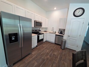 Microwave, oven, dishwasher, coffee/tea maker