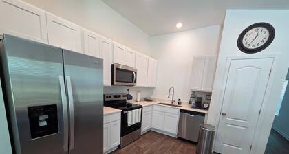 Charming 3-bedroom house with WiFi, AC in terrific Palm Coast