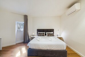 1 bedroom, iron/ironing board, internet, bed sheets