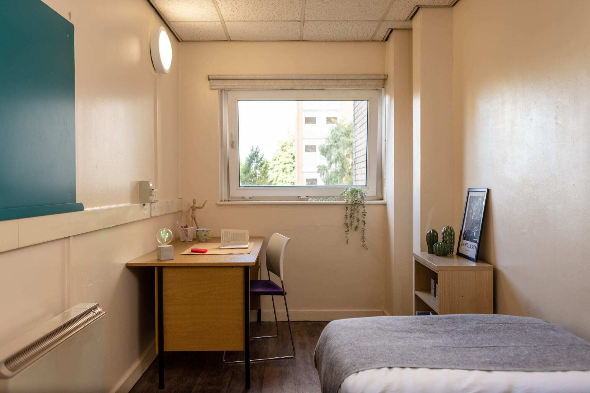 Single Room, 1 Single Bed, Non Smoking, Shared Bathroom | Free WiFi, bed sheets