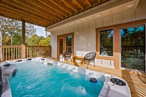 Outdoor spa tub - Chalet Bellemont: View, Heated Swim Spa, Game Room (Sevierville)