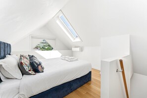 1 bedroom, desk, iron/ironing board, Internet