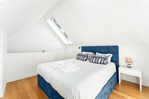 1 chambre, bureau, fer et planche à repasser, accès Internet