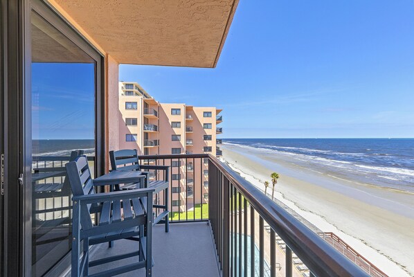 Property grounds - ☀️ Oceanfront Views, Great Amenities - Sunrise 602 ☀️ (New Smyrna Beach)
