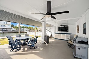 تناول الطعام بالخارج