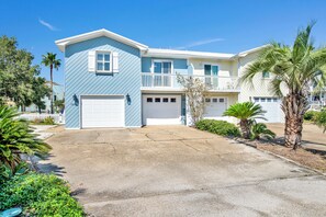 Exterior - Captain's Cove 4BR 3Bath  Water View, Pickleball, Private Beach, Heated Pool! (Pensacola)