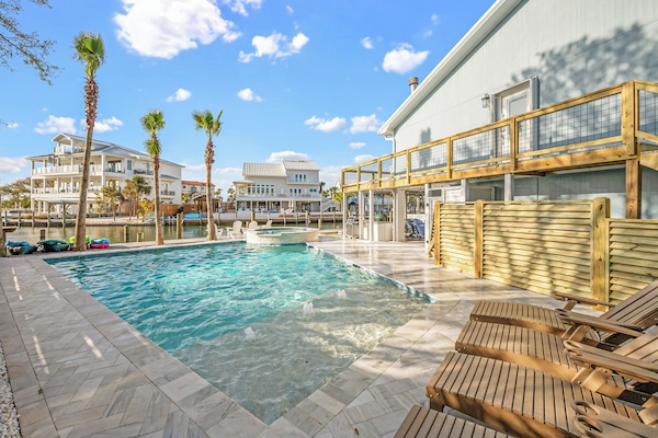 New heated pool, spa and splash pad ledge! Look at that view!