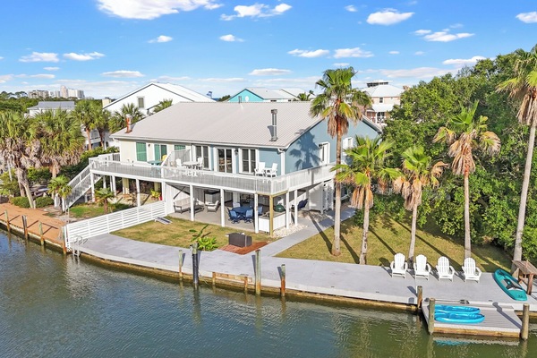 Back dock, ready for your boat, swimming, kayaking, fishing or simply relaxing.