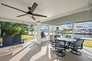 تناول الطعام بالخارج