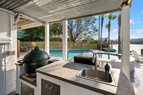 Captain's Cove 4BR 3Bath  Water View, Pickleball, Private Beach, Heated Pool!