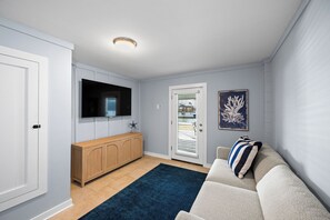 Smart TV, fireplace, table tennis, books - Captain's Cove 4BR 3Bath  Water View, Pickleball, Private Beach, Heated Pool! (Pensacola)