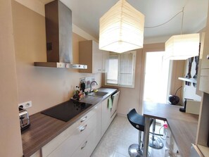 Kühlschrank, Mikrowelle, Ofen, Geschirrspüler