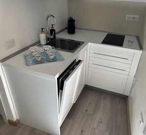 Fridge, microwave, dishwasher, coffee/tea maker - La Casetta nel Borgo romantic in the center (Carloforte)