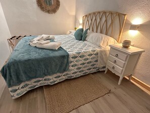 1 habitación, tabla de planchar con plancha, wifi y ropa de cama