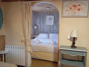 5 chambres, fer et planche à repasser, lit parapluie, accès Internet