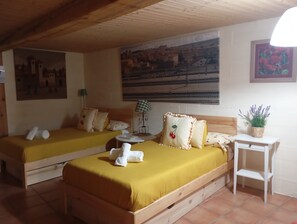 5 habitaciones, tabla de planchar con plancha y cuna de viaje 