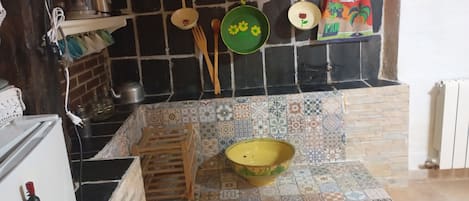 Mikrowelle, Ofen, Herdplatte, Küchenrolle