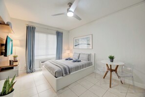 Bügeleisen/Bügelbrett, WLAN, Bettwäsche