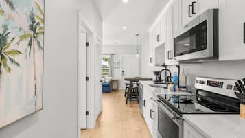 Cottage, 2 Bedrooms, Resort View (Pelican) | Private kitchen