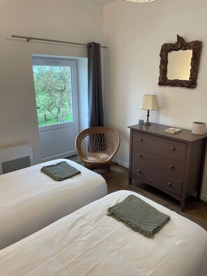 3 bedrooms, iron/ironing board, free WiFi, bed sheets