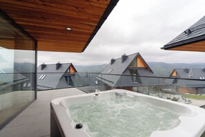 Comfort House, Balcony, Mountain View | Jetted bathtub