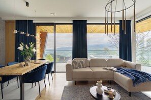 高級單棟房屋, 露台, 山景 | 客廳 | 智能電視