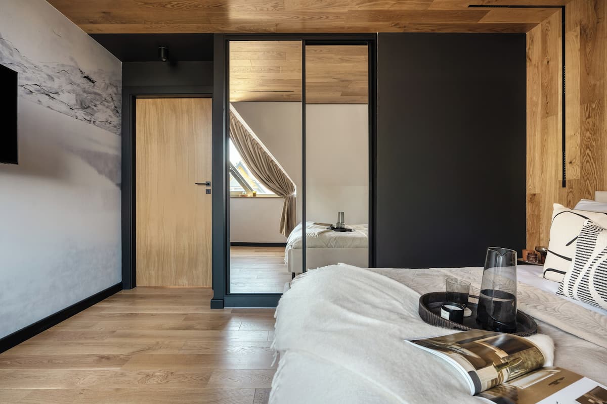 3 habitaciones y espacio para trabajar con laptop