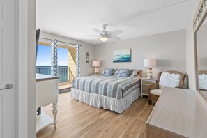 4 bedrooms, free WiFi - Luxury Top-Floor Gulf-Front Penthouse w/ Panoramic Views (Panama City Beach)