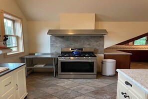 Micro-ondes, four, plaque de cuisson, lave-vaisselle