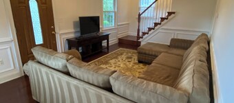 Peaceful 2-bedroom / 2-bathroom house with WiFi and AC in serene Shady Side