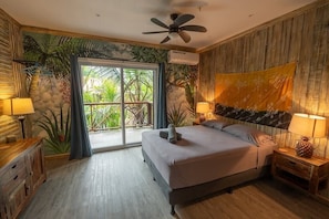 Deluxe studio, balkon | Een kluis op de kamer, een strijkplank/strijkijzer, gratis wifi