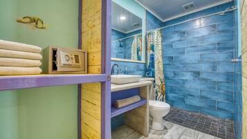 Shower, soap, shampoo, toilet paper