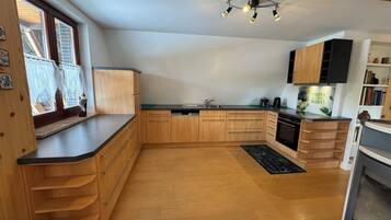 Geladeira, fogão, cooktop, lava-louças