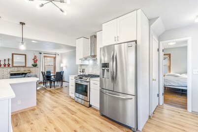 4 bedroom HOUSE – 5 Minutes to MOA & AIRPORT