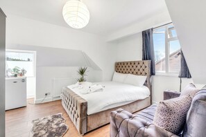 8 bedrooms, free WiFi, bed sheets - Luxury London Retreat With 8 Bedrooms (London)