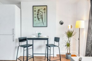 Dining - Luxury London Retreat With 8 Bedrooms (London)