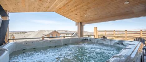 Bañera de hidromasaje al aire libre