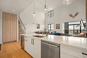 المنشأة من الداخل