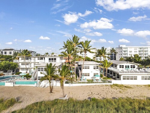 Steps to the Sand! Coastal Condo