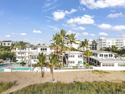 Steps to the Sand! Coastal Condo