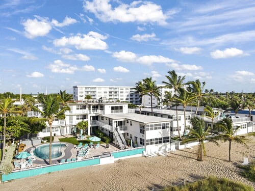 Beachside Studio Apartment | Steps to the Sand! Coastal Condo