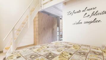 1 camera, ferro/asse da stiro