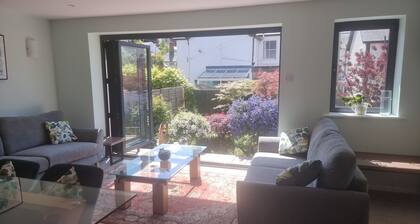Whole house with parking and garden in Conwy. Pets welcome