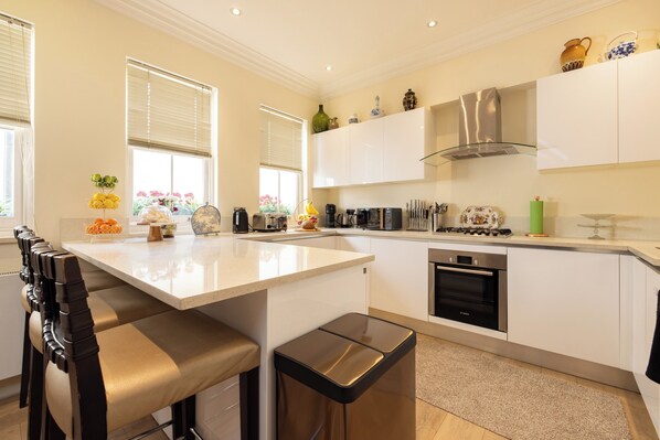 Appartement | Cuisine privée | Réfrigérateur, micro-ondes, four, plaque de cuisson