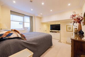 Apartment | 5 bedrooms, iron/ironing board, free WiFi, bed sheets