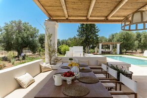 Outdoor dining - Villa Carrubo by Perle di Puglia (Ostuni)