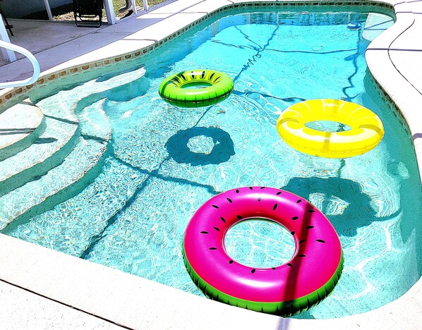 Outdoor pool - Paradise Palms Retreat (Englewood)